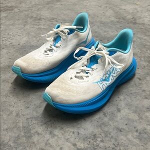 Hoka Mach 6 Men’s Size 11 White and Aqua Running Shoes